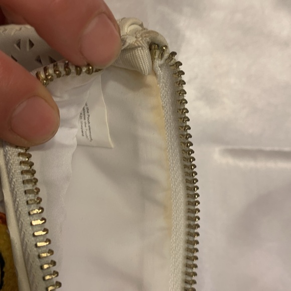 DISNEY WINNIE the POOH WHITE FAUX LEATHER PERFORATED CLUTCH WALLET - Picture 14 of 15